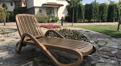 Шезлонг Nardi EDEN в отеле Крыма Шезлонг Nardi EDEN в отеле Крыма